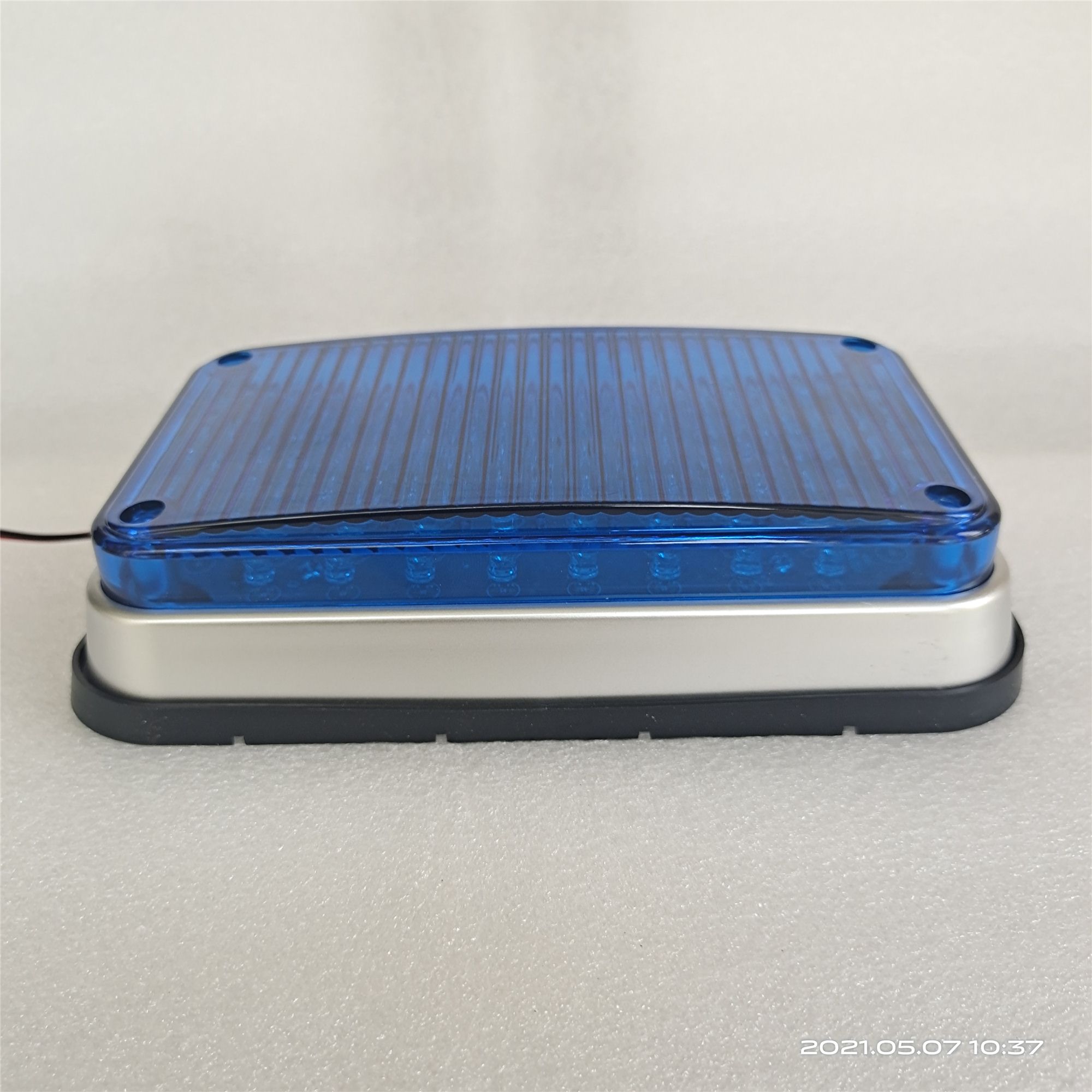 交警裝備廠家?guī)懔私饩療艟瘓?bào)器分類(lèi)